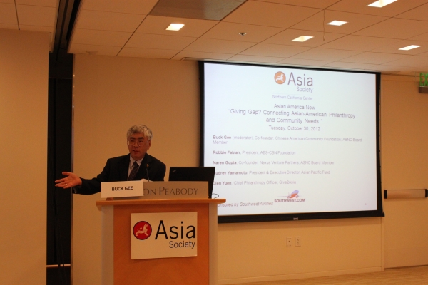 Buck Gee, ASNC Board Member and Co-Founder of the Chinese American Community Foundation, moderates the panel. (Asia Society)