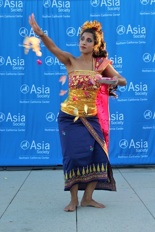 Monali Varaiya, of Gamelan Sekar Jaya, opened the evening with a special performance (Stesha Marcon Asia Society).