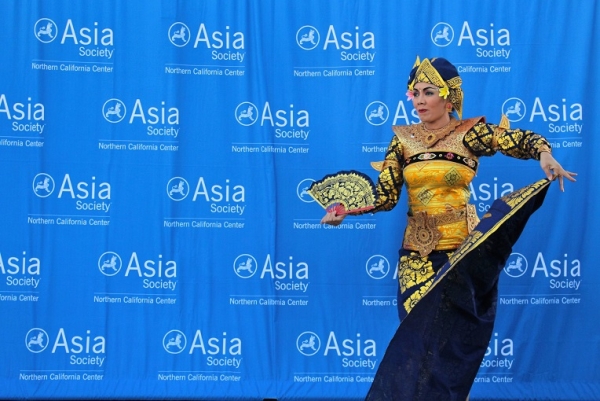 Emiko Saraswati Susilo, Director of Gamelan Sekar Jaya, performed during the event (Stesha Marcon Asia Society).