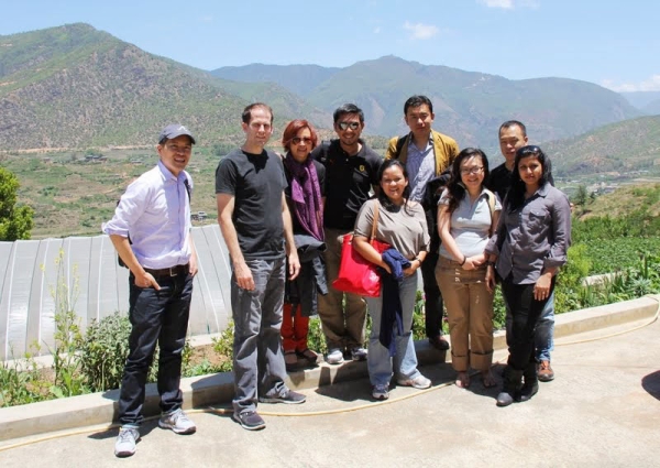 The first batch of fellows to arrive in Bhutan (L-R) Eric Wong, Adam Gilmore, Daphne Lee (wife of Martin), Martin Tan, Shinto Ekopuri, Sonam Tashi, Mei Pin, Di Li and Vinita Shetty