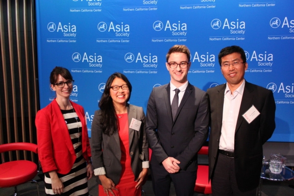 Panelists pose for a group photo (Asia Society)