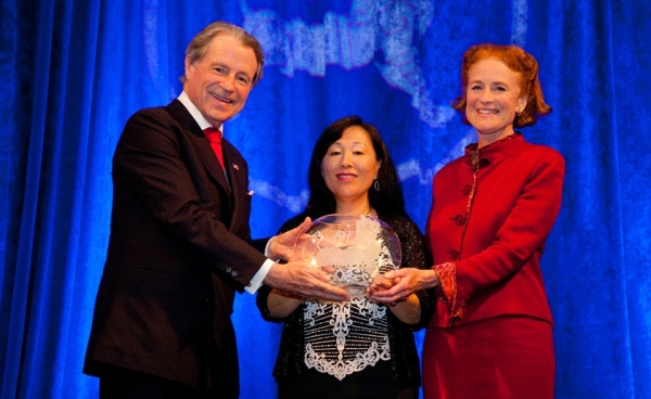 Mr. Daly and Ms. Henrietta Fore, Chairman &amp; CEO of Holsman International, flank Ms. Tae Yoo, Sr. Vice President of Corporate Affairs, Cisco Systems (who received the Global Leadership Award on behalf of Mr. John Chambers, Chairman &amp; CEO, Cisco Systems). (Les Talusan/Asia Society)
