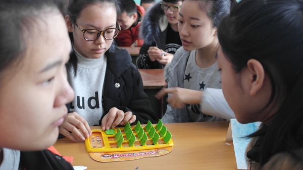 Students at Mudanjiang Number 2 High School, Heilongjiang Province, use their language skills to play the game “Guess Who?” during the English Winter Immersion Camp. (Debora L. Nicholson)