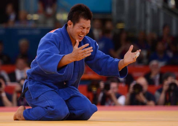 GOLD: South Korea's Jae-Bum Kim celebrates after winning his men's 81kg judo contest final match on July 31, 2012. (Johannes Eisele/AFP/GettyImages)