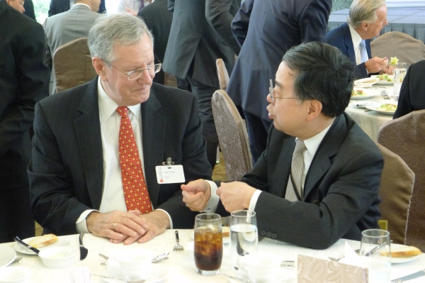 Steve Forbes and Asia Society Co-Chair Ronnie Chan in Hong Kong on March 22, 2012. (Asia Society Hong Kong)