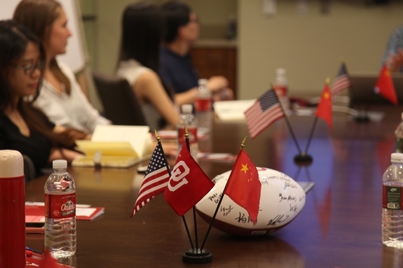 The Young Scholars discuss U.S.-China relations with Professor Peter Gries at the Oklahoma University Institute for U.S.-China Issues. (Jenny Xu)