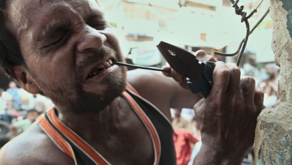 Loha Singh risks his life to connect electrical wires to redirect energy to the underprivileged. (Powerless Film)