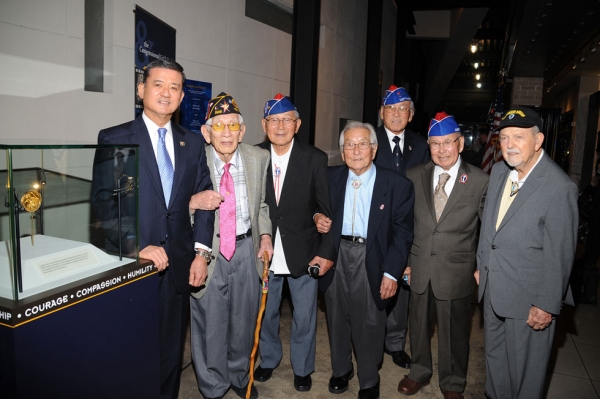 U.S. Secretary of Veterans Affairs Eric Shinseki with World War II veterans of the 100th, 442nd and 36th Division in front of the “American Heroes: Japanese American World War II Nisei Soldiers and the Congressional Gold Medal” exhibit at Holocaust Museum Houston. Veterans shown left to right: George Fujimoto (442), Nelson Akagi (442), Susumu Ito (442), Lawson Sakai (442), Tommie Okabayashi (442), Robert Pieser (36th Division).