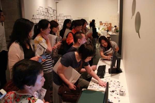 Teachers and educators learnt about the exhibits in the Educators' Tour on June 14, 2014 (Asia Society Hong Kong Center)