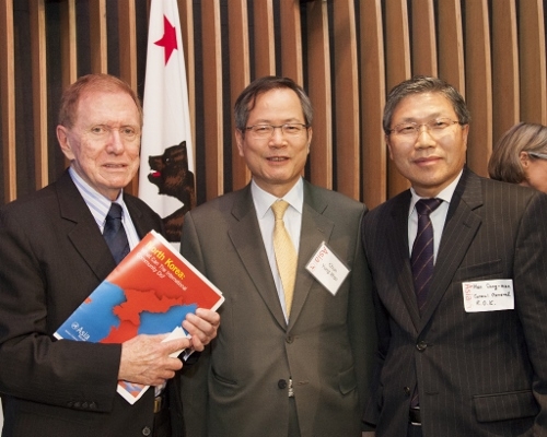 Michael Kirby, Chun Yungwoo, South Korea Consul General Han Dong-Man (Photo by Lisa Sze)