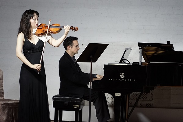 L to R: Tricia Park (violin) and Daniel Schlosberg (piano) performs two sonatas by Schumann and Brahms as musical examples.