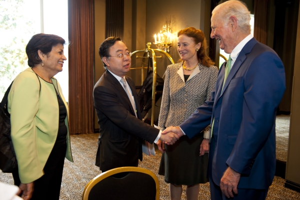 Asia Society Co-Chair Ronnie Chan (2nd left) greets Former U.S. Secretary of State James A Baker III as Asia Society President Vishakha Desai (L) and Co-Chair Henrietta Fore look on. (Jeff Fantich/Asia Society)