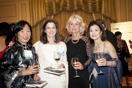 Maggie Cox (center left) and ASNC Director of Global Corporate Development & Strategic Partnerships Wendy Soone-Broder (far right) with guests (Whitney Legge Photography)