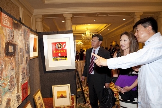 Acclaimed modern artist Pop Zhao discusses his work with Annual Dinner Master of Ceremonies and ASNC Advisory Board member Sydnie Kohara (Whitney Legge Photography)