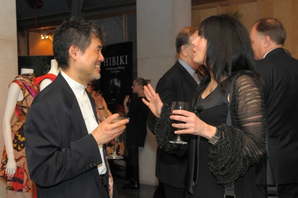 Playwright, librettist, and screenwriter David Henry Hwang (L) with another guest at the Asia Society. (Elsa Ruiz/Asia Society)