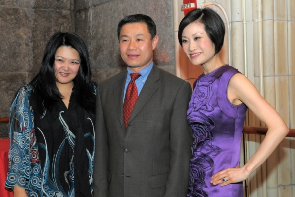 New York City Comptroller John Liu (C) with Steering Committee Co-Chairs Susan Shin (L) and Ida Liu (R). (Elsa Ruiz/Asia Society)