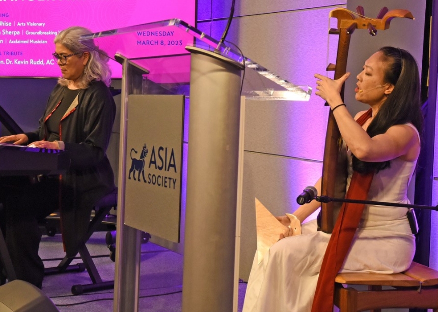  Sumi Tonooka and Jen Shyu perform at the 2023 Asia Arts Game Changer Awards in New York